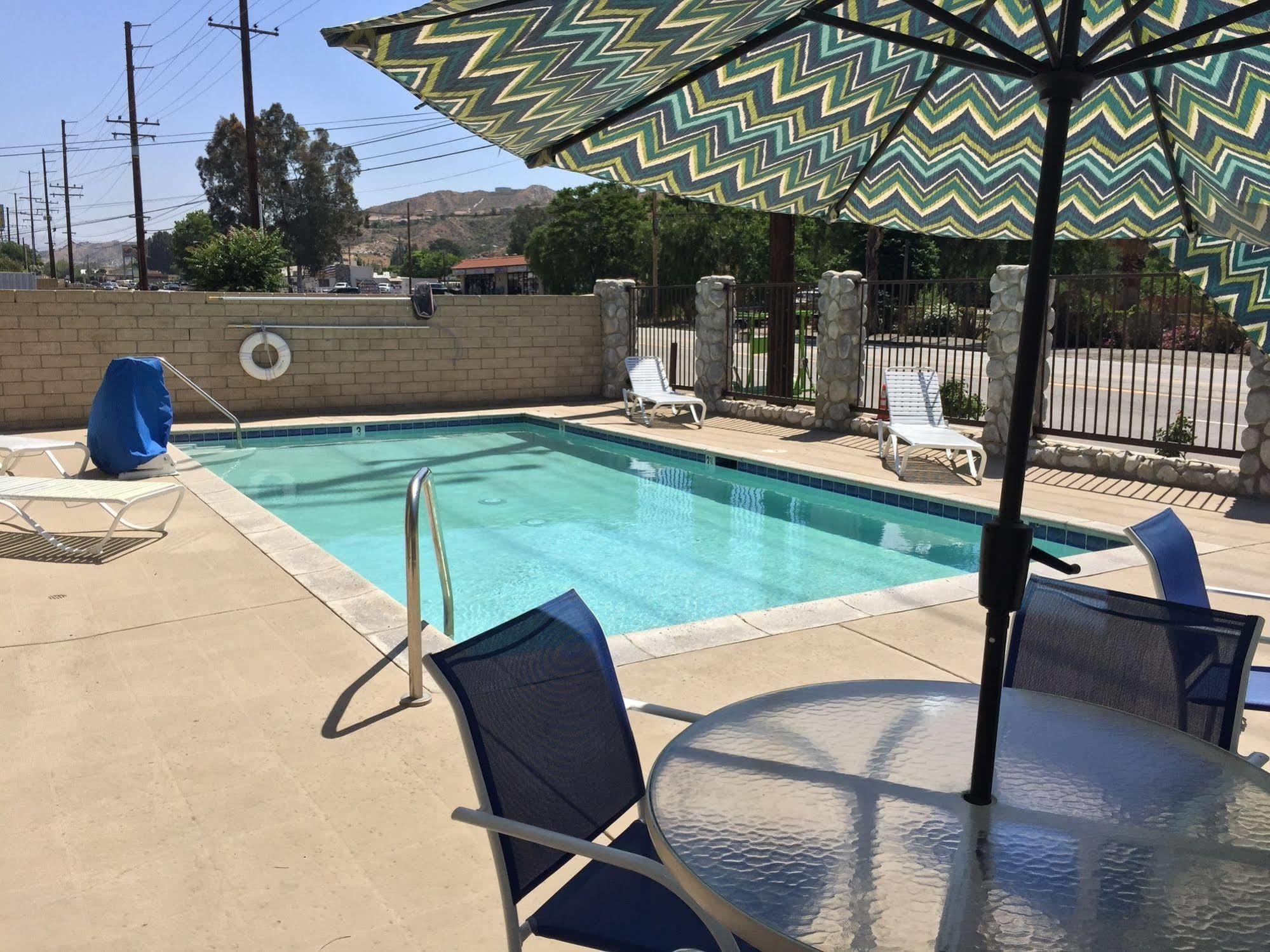 Triplodge Of Santa Clarita Exteriör bild